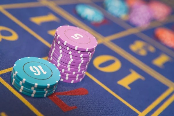 elemenbet mobile app interface showing slot games and live casino options
