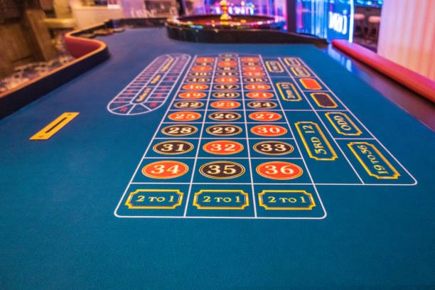 Live dealer table at elemenbet with professional croupier